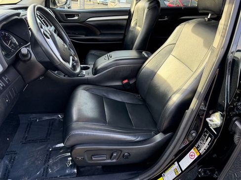 Used 2017 Toyota Highlander XLE image 17