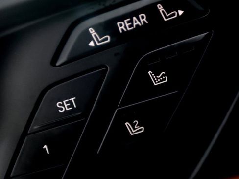 Used 2023 BMW X7 xDrive40i w/ Executive Package image 20