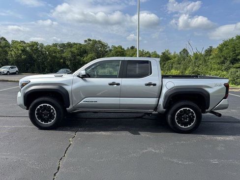 Certified 2025 Toyota Tacoma TRD Off-Road image 6
