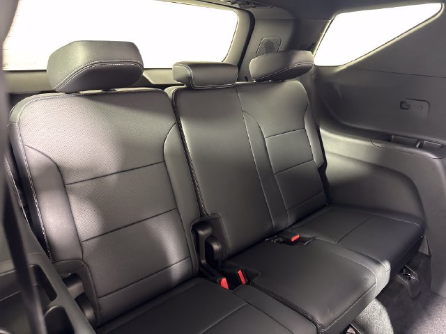 Used 2026 Chevrolet Traverse LT w/ LPO, Floor Liner Package AWD/4WD image 18
