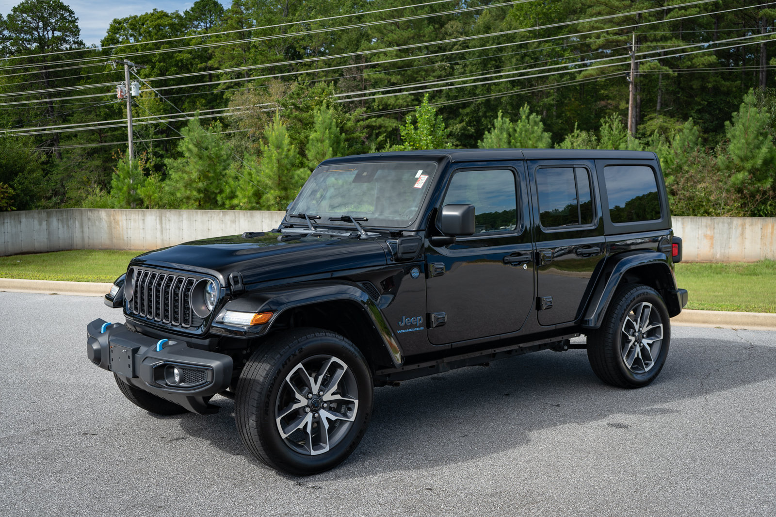 Used 2024 Jeep Wrangler Unlimited w/ Convenience Group AWD/4WD image 3