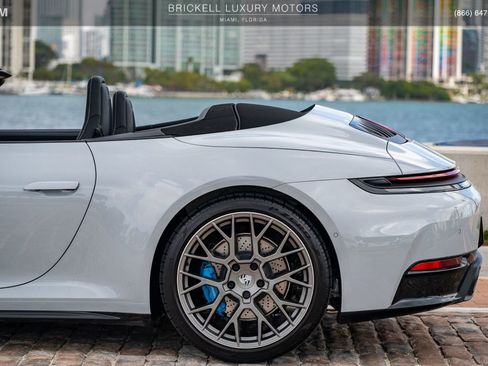 Used 2025 Porsche 911 Carrera RWD image 45