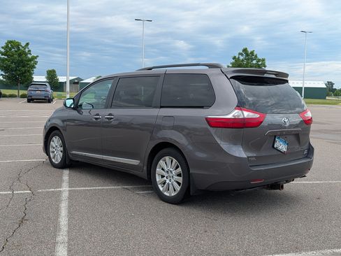Used 2015 Toyota Sienna XLE AWD/4WD image 3