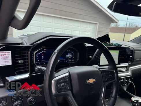 Used 2024 Chevrolet Silverado 2500 LTZ w/ LTZ Convenience Package image 16