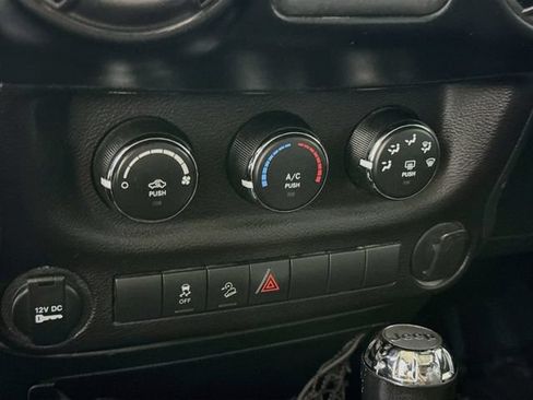Used 2018 Jeep Wrangler Unlimited Sport w/ Connectivity Group AWD/4WD image 14