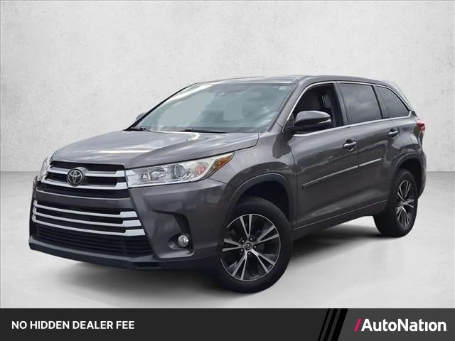 Used 2017 Toyota Highlander Plus w/ Carpet Mat Package FWD image 1