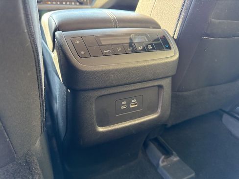 Used 2024 Nissan Pathfinder SV image 16