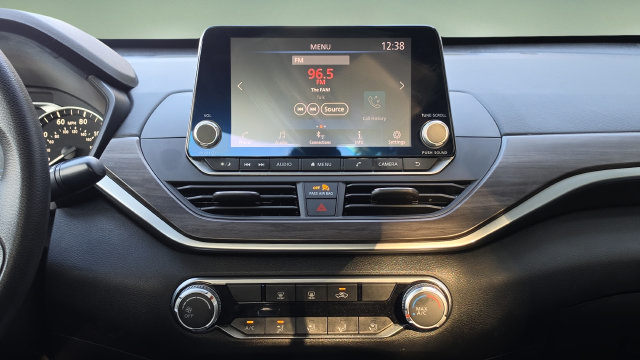 Used 2023 Nissan Altima 2.5 SV FWD image 8