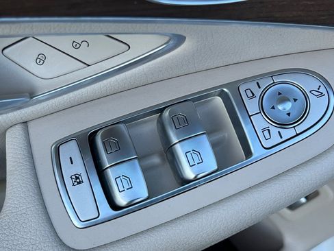 Used 2021 Mercedes-Benz GLC 300 4MATIC w/ Premium Package image 13