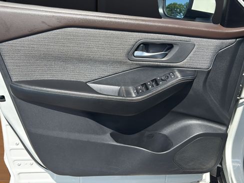 Used 2023 Nissan Rogue SV AWD/4WD image 21
