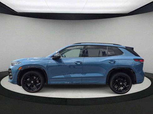 Used 2025 Volkswagen Tiguan SE R-Line AWD/4WD image 5