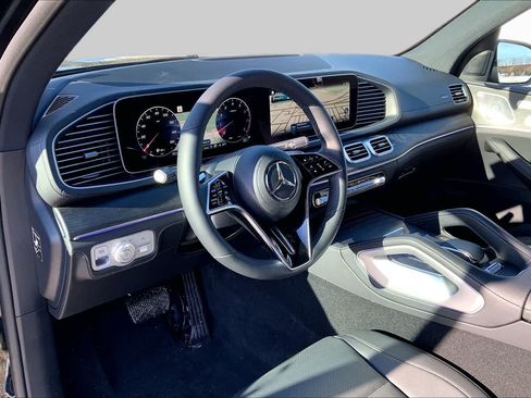 Used 2026 Mercedes-Benz GLS 450 4MATIC image 9