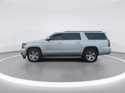 Used 2016 Chevrolet Suburban LT image 9