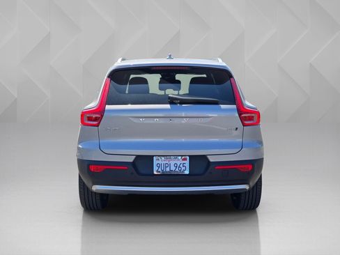Used 2025 Volvo XC40 B5 Core AWD/4WD image 7