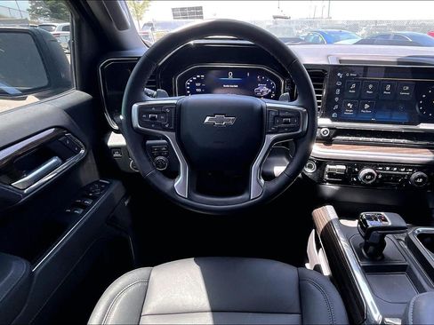 Used 2026 Chevrolet Silverado 1500 LT Trail Boss w/ LT Trail Boss Premium Package AWD/4WD image 5