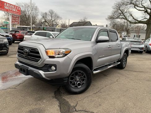 Used 2018 Toyota Tacoma SR5 image 1