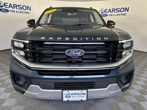 Used 2025 Ford Expedition Max Platinum w/ Driver's Package AWD/4WD image 2
