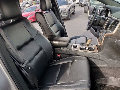 Used 2017 Jeep Grand Cherokee Limited image 17