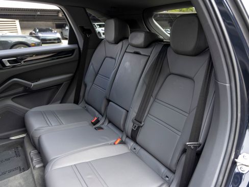 Certified 2022 Porsche Cayenne AWD/4WD image 44