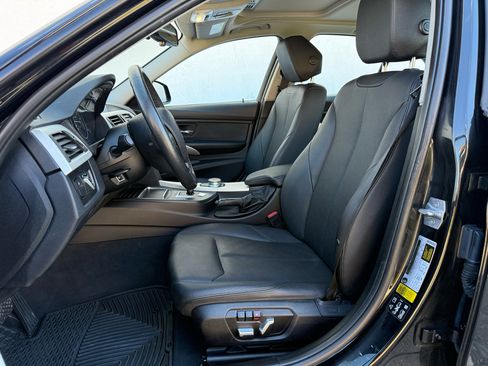 Used 2018 BMW 320i xDrive Sedan w/ Convenience Package image 3