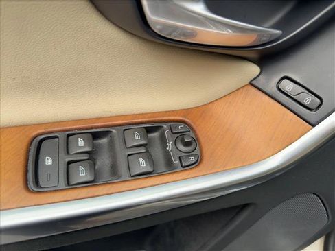 Used 2017 Volvo XC60 T5 Inscription w/ Advanced Package image 18