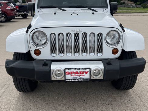 Used 2011 Jeep Wrangler Unlimited Sahara w/ Dual Top Group AWD/4WD image 3