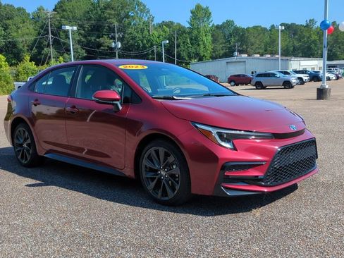 Used 2023 Toyota Corolla SE FWD image 3
