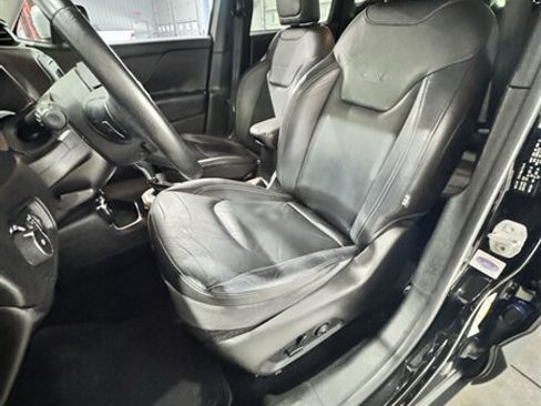 Used 2015 Jeep Renegade Limited w/ Trailer Tow Group AWD/4WD image 6