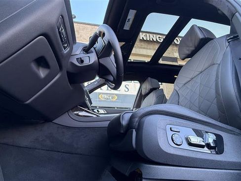 Used 2023 BMW X7 xDrive40i w/ Executive Package image 12