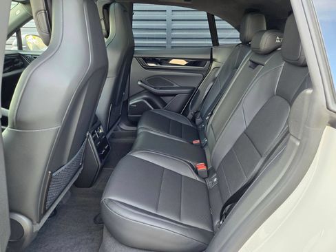 New 2026 Porsche Macan 4 Electric AWD/4WD image 18