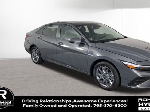 Used 2024 Hyundai Elantra SEL image 3