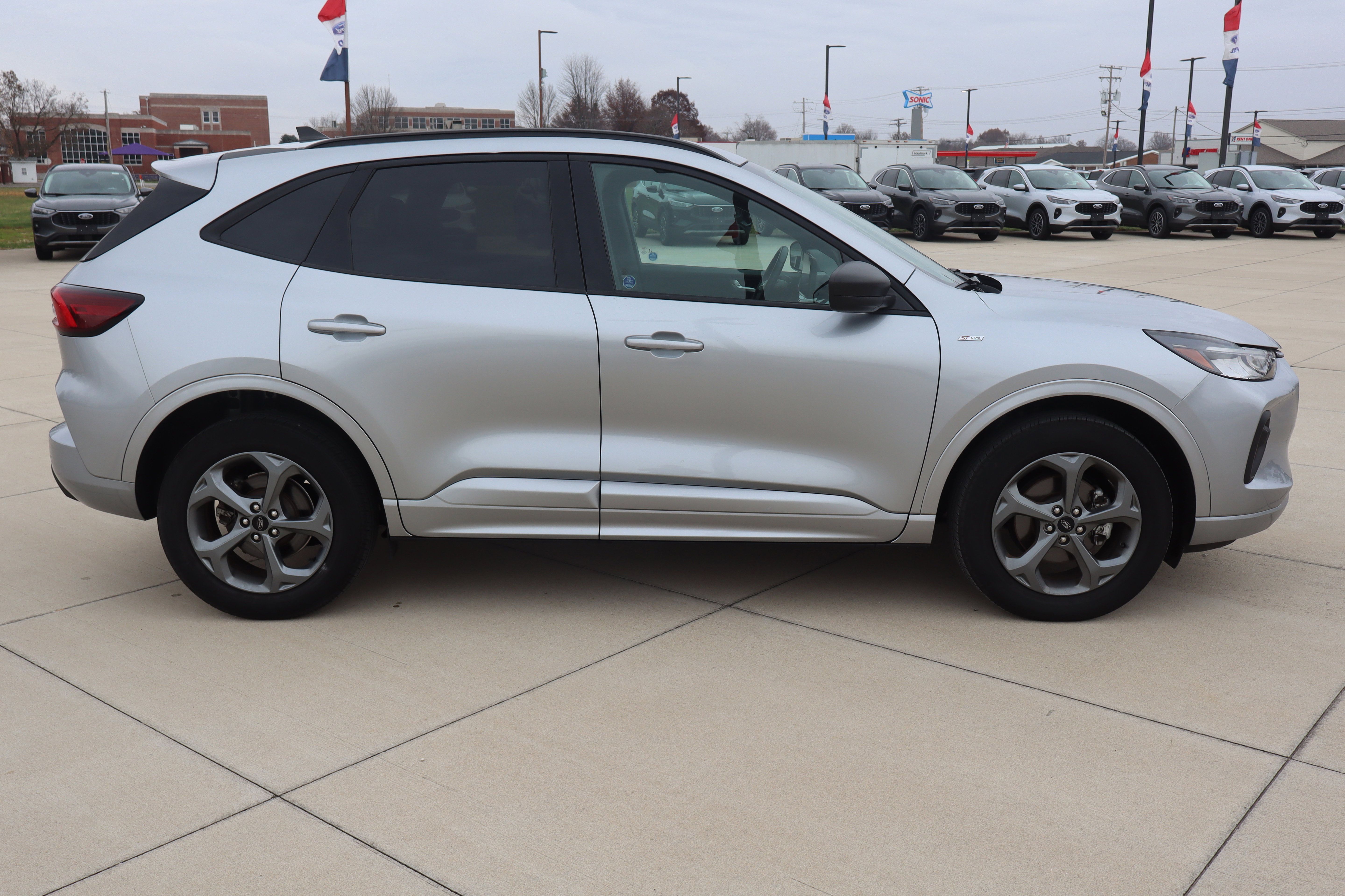 Used 2023 Ford Escape ST-Line w/ Tech Pack #1 AWD/4WD image 5