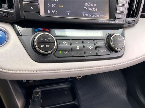 Used 2018 Toyota RAV4 XLE image 33