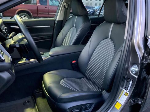 Used 2023 Toyota Camry SE w/ Convenience Package image 8