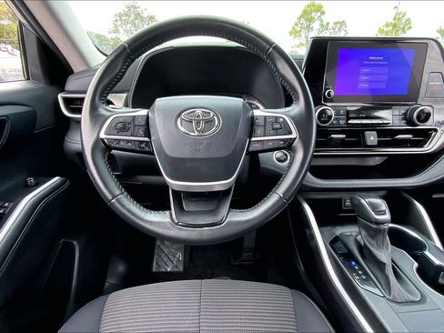 Certified 2024 Toyota Highlander LE image 6