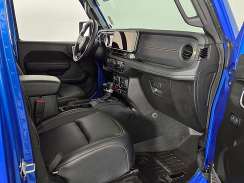 Used 2024 Jeep Gladiator Mojave w/ Technology Group AWD/4WD image 33