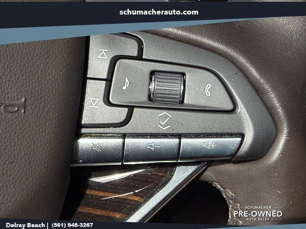 Used 2021 Cadillac Escalade Premium Luxury RWD image 26