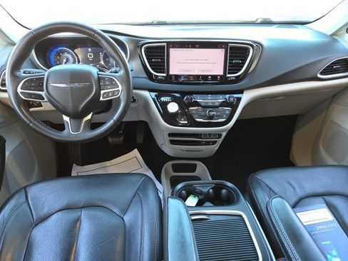 Used 2022 Chrysler Pacifica Touring-L image 96