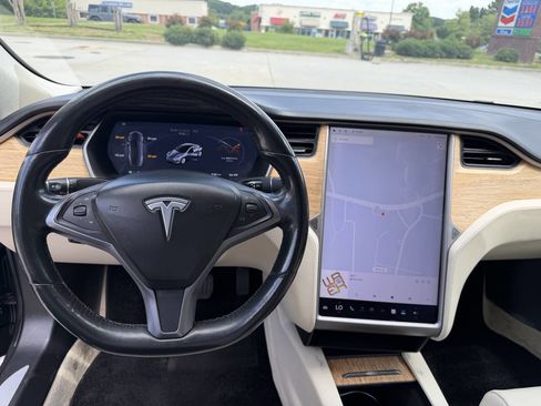 Used 2018 Tesla Model S 75D AWD/4WD image 10