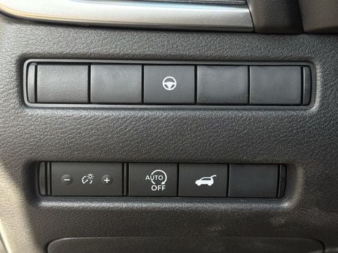Used 2024 Nissan Rogue SV w/ SV Premium Package FWD image 22