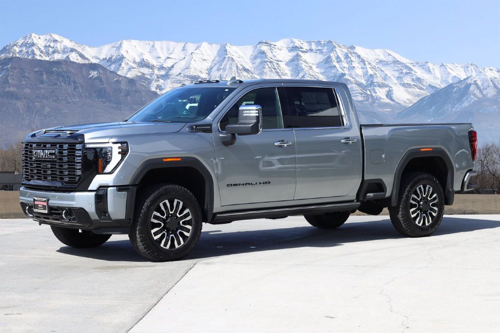 New 2026 GMC Sierra 2500 Denali Ultimate w/ LPO, Black Badging Package AWD/4WD image 2