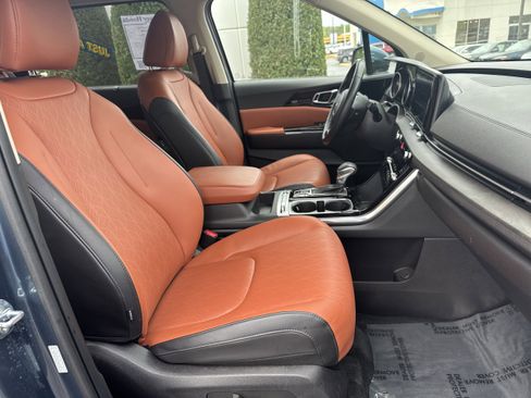 Used 2022 Kia Carnival SX image 15