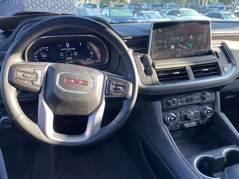Used 2024 GMC Yukon XL SLT w/ SLT Luxury Package AWD/4WD image 7