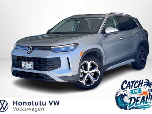 Certified 2025 Volkswagen Tiguan SE AWD/4WD image 1