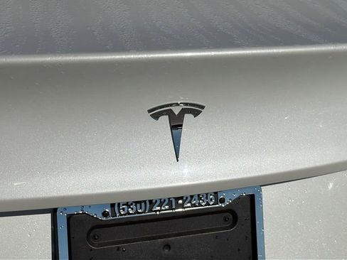 Used 2023 Tesla Model 3 Standard Range image 11