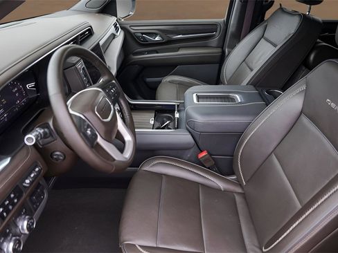 Used 2023 GMC Yukon XL Denali w/ Max Trailering Package image 7