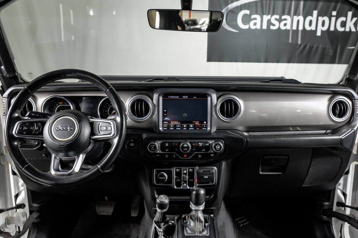 Used 2018 Jeep Wrangler Unlimited Sahara AWD/4WD image 14