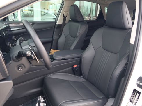 Used 2025 Lexus NX 250 FWD w/ Towing Package (2000 Lbs) image 36