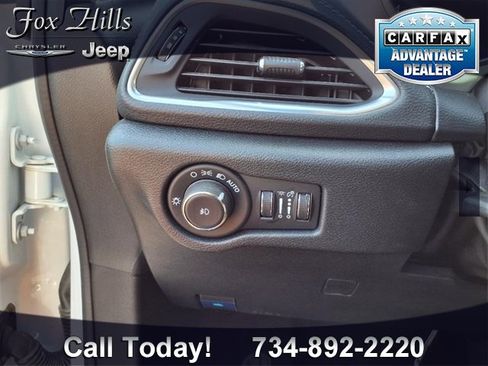 Used 2025 Chrysler Pacifica Limited image 19