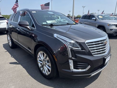Used 2017 Cadillac XT5 Platinum w/ Driver Assist Package image 3